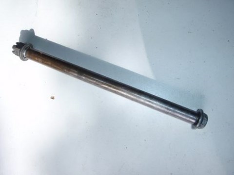 Axe de roue arriere CB 750 K