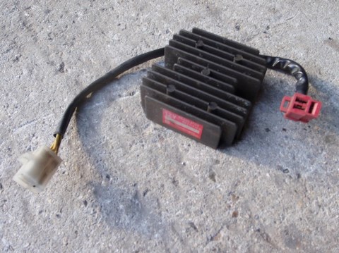 Regulateur Honda CX 500 03