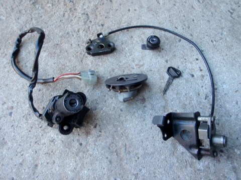 serrure Kawasaki ZZR600