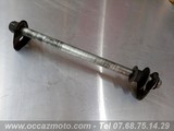 Axe de roue arrière Suzuki 750 GSXF